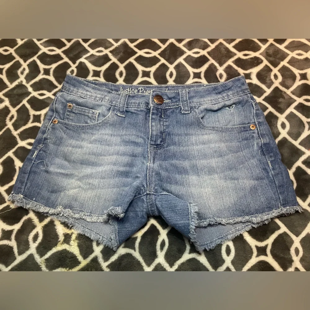 Shorts - Picture 2 of 2